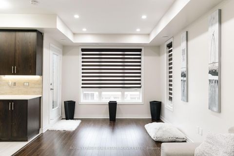 Photo 13 at 13 - 9621 Jane Street, Maple, Vaughan