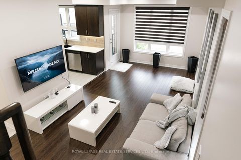 Photo 14 at 13 - 9621 Jane Street, Maple, Vaughan