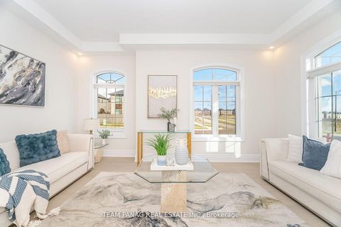 Photo 8 at 30 Ballantyne Boulevard, Vellore Village, Vaughan