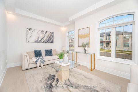 Photo 10 at 30 Ballantyne Boulevard, Vellore Village, Vaughan