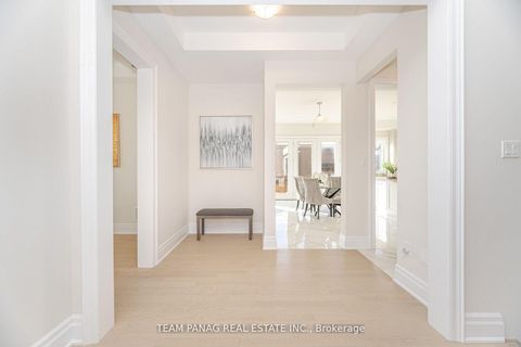 Photo 11 at 30 Ballantyne Boulevard, Vellore Village, Vaughan