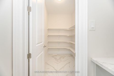 Photo 13 at 30 Ballantyne Boulevard, Vellore Village, Vaughan