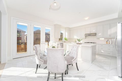 Photo 21 at 30 Ballantyne Boulevard, Vellore Village, Vaughan