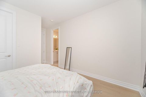 Photo 37 at 30 Ballantyne Boulevard, Vellore Village, Vaughan