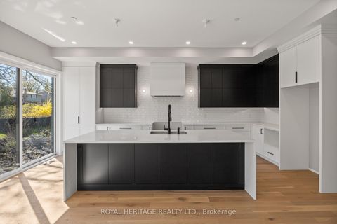 Photo 2 at 25 Inverlynn Way, Lynde Creek, Whitby