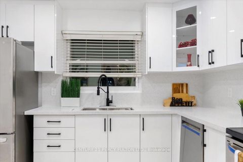 Photo 6 at 99 Palmdale Drive, Sullivan, Toronto