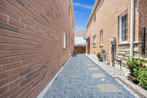 Photo 3 at 1882 Esterbrook Drive, Taunton, Oshawa