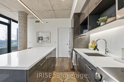 Photo 11 at 201 - 32 Trolley Crescent, Moss Park, Toronto