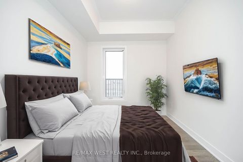 Photo 3 at 20 - 39 John Perkins Bull Drive, CFB, Toronto