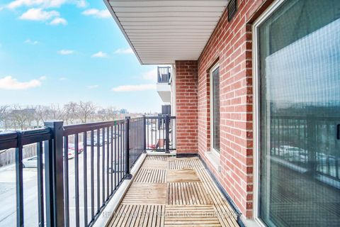 Photo 6 at 20 - 39 John Perkins Bull Drive, CFB, Toronto