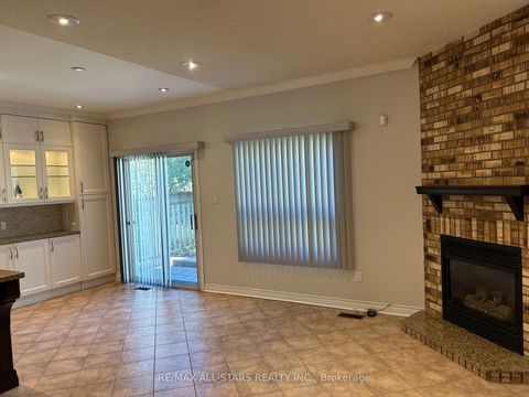 Photo 6 at 171 Shaftsbury Avenue, Westbrook, Richmond Hill