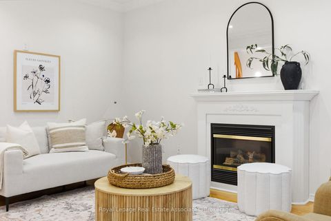 Photo 10 at 17 Walden Street, Middlefield, Markham