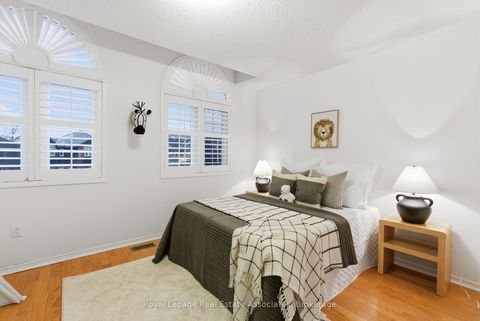 Photo 22 at 17 Walden Street, Middlefield, Markham