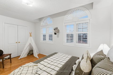 Photo 23 at 17 Walden Street, Middlefield, Markham