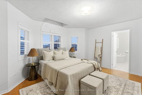 Photo 27 at 17 Walden Street, Middlefield, Markham