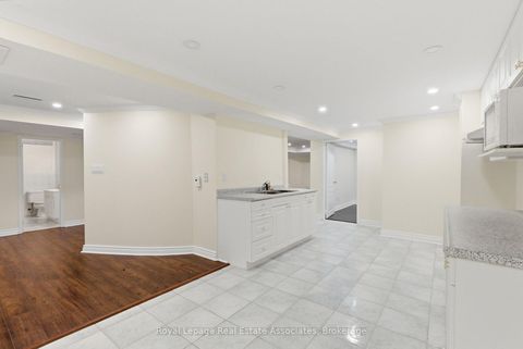 Photo 37 at 17 Walden Street, Middlefield, Markham