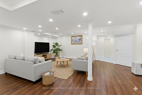 Photo 40 at 17 Walden Street, Middlefield, Markham