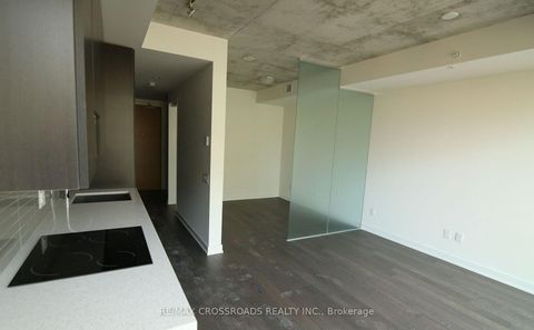 Photo 3 at 720 - 629 King Street W, Waterfront Communities C1, Toronto