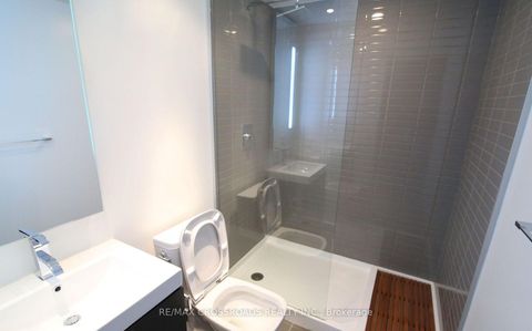 Photo 5 at 720 - 629 King Street W, Waterfront Communities C1, Toronto