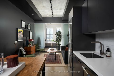 Photo 11 at 613 - 608 Richmond Street W, Waterfront Communities C1, Toronto