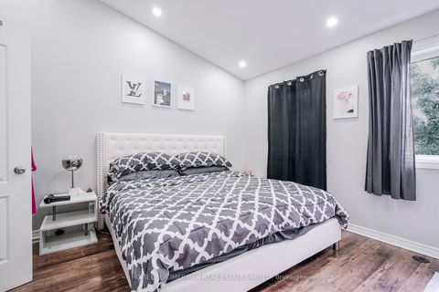 Photo 11 at 16 Piggott Mews, Weston, Toronto