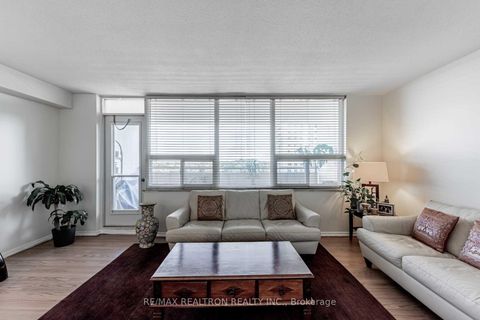 Photo 3 at 905 - 1360 York Mills Road, Donalda, Toronto