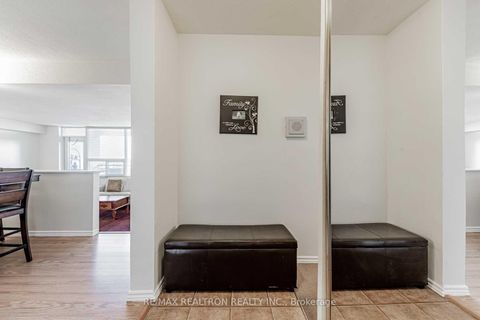 Photo 7 at 905 - 1360 York Mills Road, Donalda, Toronto