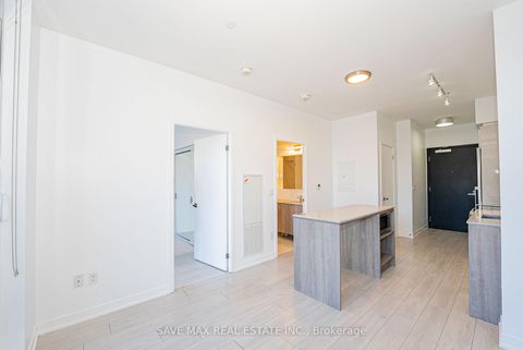 Photo 10 at 821 - 31 Tippett Road, Clanton Park, Toronto