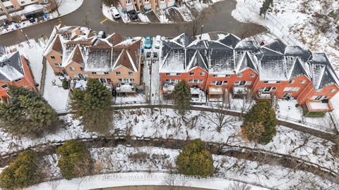 Photo 1 at 11 McKinnon Court, College Manor, Newmarket