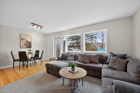 Photo 4 at 11 McKinnon Court, College Manor, Newmarket