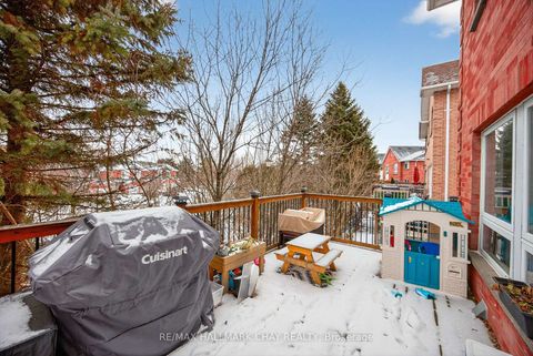 Photo 8 at 11 McKinnon Court, College Manor, Newmarket