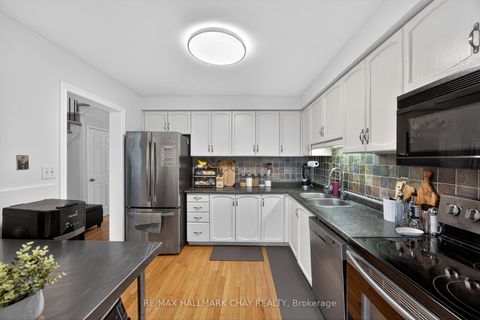 Photo 9 at 11 McKinnon Court, College Manor, Newmarket