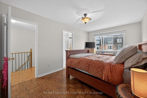 Photo 15 at 11 McKinnon Court, College Manor, Newmarket