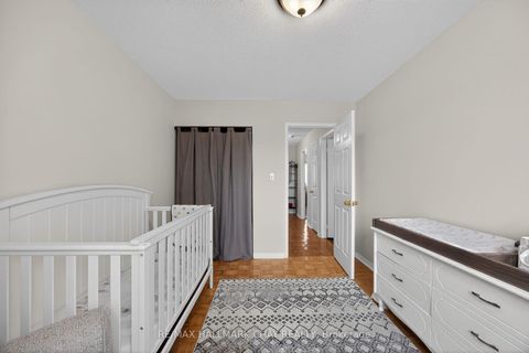 Photo 18 at 11 McKinnon Court, College Manor, Newmarket