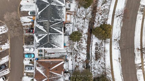 Photo 25 at 11 McKinnon Court, College Manor, Newmarket