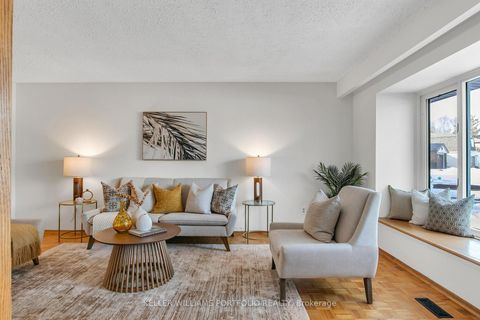Photo 3 at 26 Deerbrook Trail, L'Amoreaux, Toronto