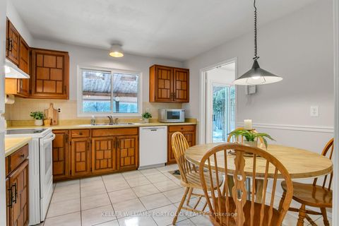 Photo 18 at 26 Deerbrook Trail, L'Amoreaux, Toronto