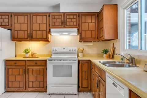 Photo 20 at 26 Deerbrook Trail, L'Amoreaux, Toronto