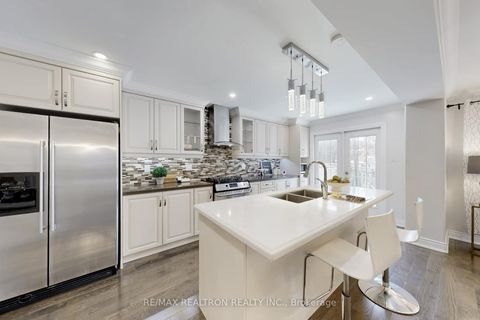 Photo 13 at 45 Newmill Crescent, Devonsleigh, Richmond Hill