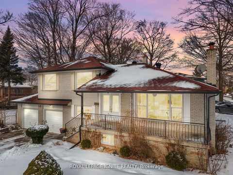 Photo 2 at 6 Brantley Crescent, York University Heights, Toronto