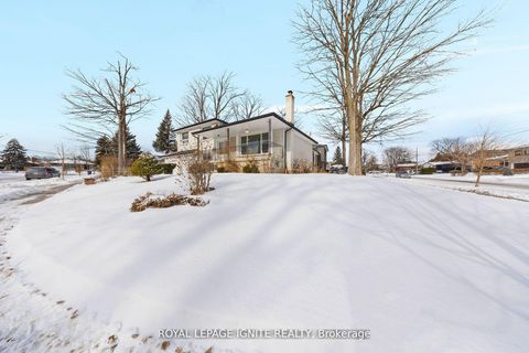 Photo 5 at 6 Brantley Crescent, York University Heights, Toronto