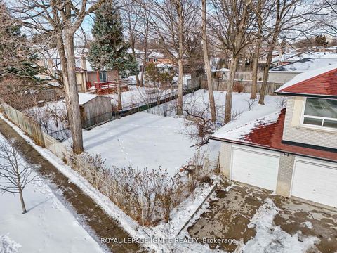 Photo 10 at 6 Brantley Crescent, York University Heights, Toronto