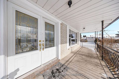 Photo 12 at 6 Brantley Crescent, York University Heights, Toronto