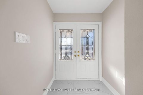 Photo 13 at 6 Brantley Crescent, York University Heights, Toronto