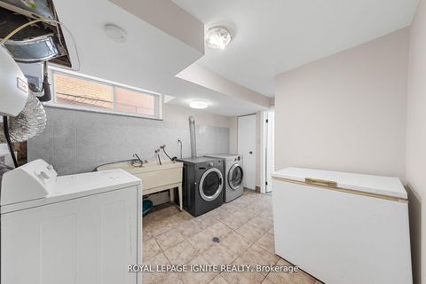 Photo 36 at 6 Brantley Crescent, York University Heights, Toronto