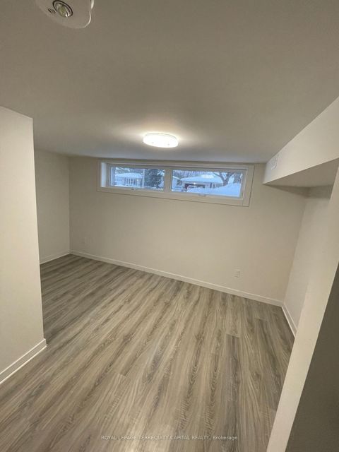 Photo 7 at 30 Thorncrest Road, Allandale Heights, Barrie