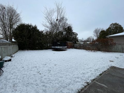 Photo 11 at 30 Thorncrest Road, Allandale Heights, Barrie