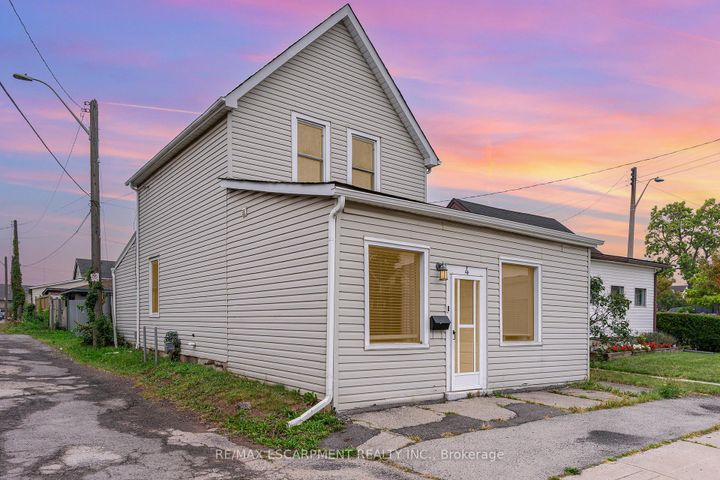 Photo 0 at 4 Robins Avenue, Crown Point, Hamilton