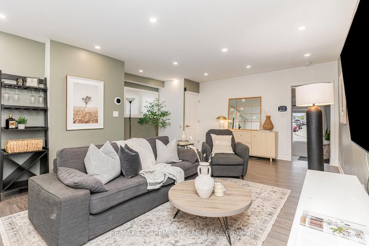 Photo 4 at 4 Robins Avenue, Crown Point, Hamilton