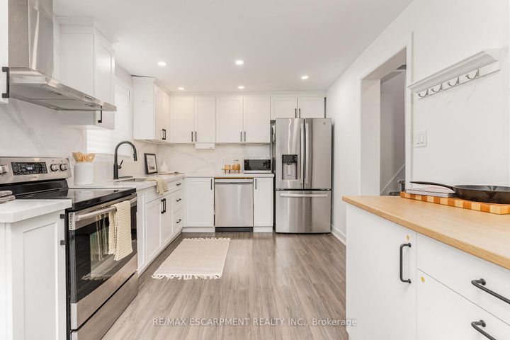 Photo 7 at 4 Robins Avenue, Crown Point, Hamilton